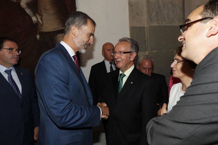 El presidente de Globalcaja, Carlos de la Sierra, con SM El Rey de España, Felipe VI, en los Premios Nacionales de Cultura