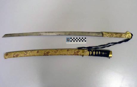 Detenido por agredir con una katana a su hermano