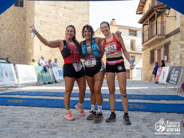 140 corredores y todo un pueblo unidos por la pasión por la montaña