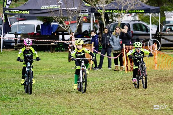 Fiesta del ciclocrós para escolares en el circuito de la ermita Virgen de Riánsares