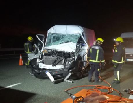 Fallece un conductor de un turismo tras chocar contra camión en San Clemente