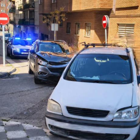 Tres heridos en un accidente de tráfico entre dos turismos en Cuenca