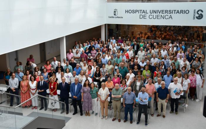 El nuevo Hospital Universitario de Cuenca acoge un emotivo homenaje a los 342 jubilados del Virgen de la Luz