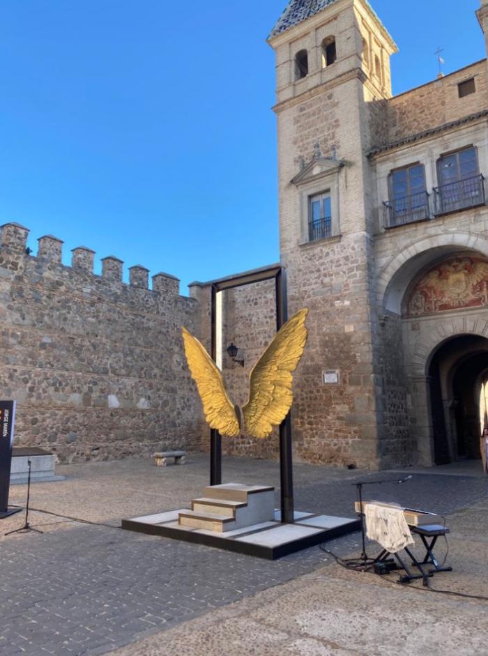 Tolón traslada a Jorge Marín el agradecimiento por la escultura ‘Alas de México’, “un soplo de optimismo y libertad”
