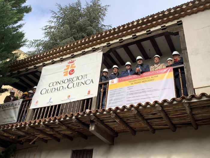 Martínez Guijarro visita las obras de rehabilitación del alfar de Pedro Mercedes