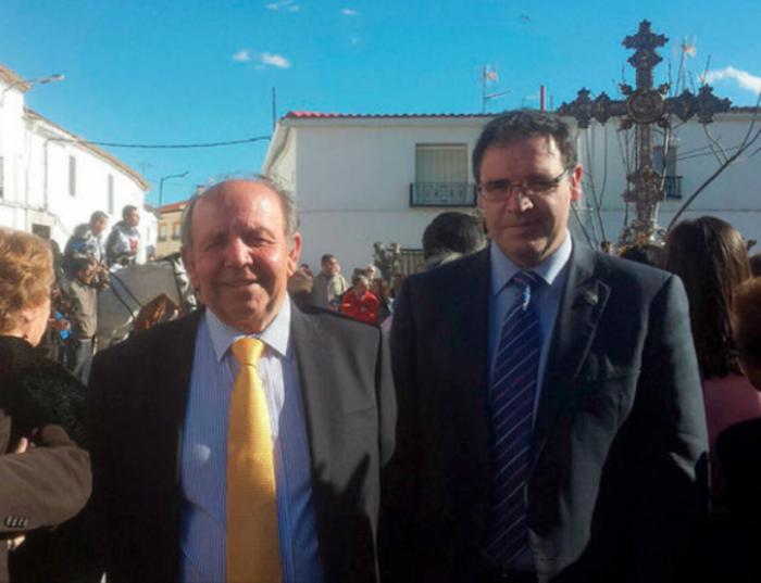 Vecinos de Almendros piden al alcalde que se abstenga de firmar licencia de obras en macrogranja en una finca rustica presuntamente de su propiedad