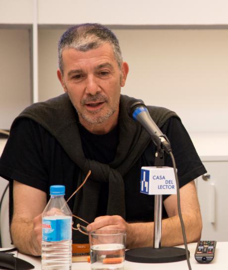 El escritor Amador Palacios presenta en la RACAL su nueva novela “El abrazo de la soledad”