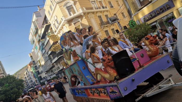 El desfile de carrozas de San Julián 2025 provoca cortes de tráfico este viernes en Cuenca