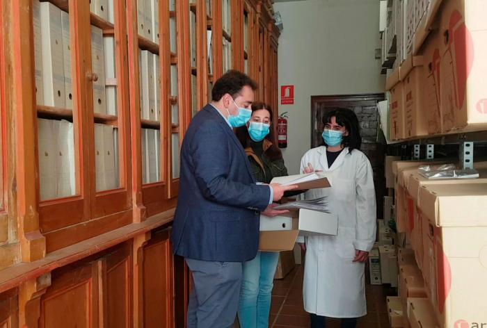 El Ayuntamiento de Huete avanza en su plan de mejora del Archivo Municipal