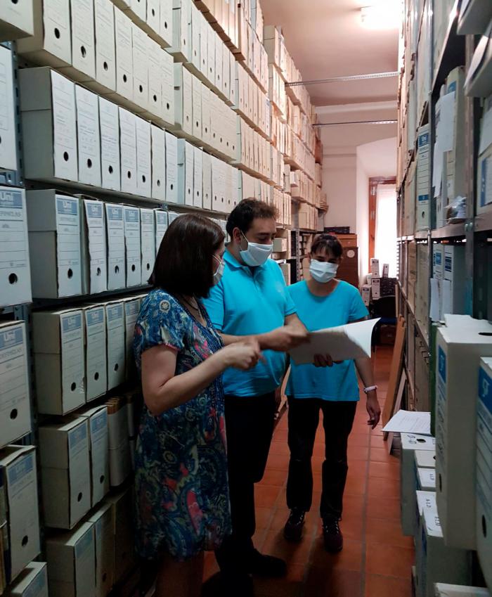 El Ayuntamiento de Huete comienza su plan de mejora del Archivo Municipal
