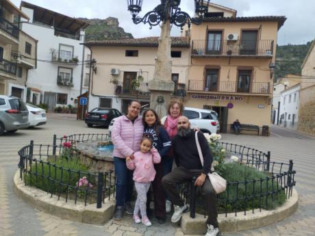 Dos nuevas familias se instalan en Cañete y El Provencio a través del Proyecto Arraigo
