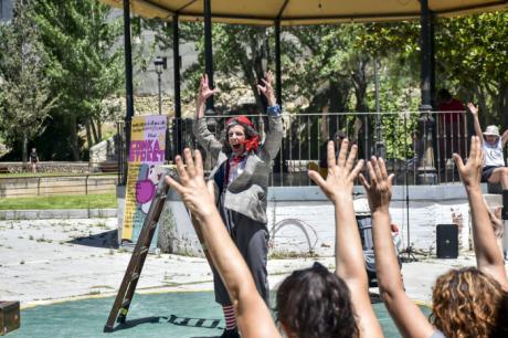 Conka Street arranca con un pasacalles de música, danza y acrobacias