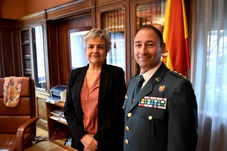 La subdelegada del Gobierno recibe al jefe de la Comandancia de la Guardia Civil en Cuenca, tras su ascenso a coronel
