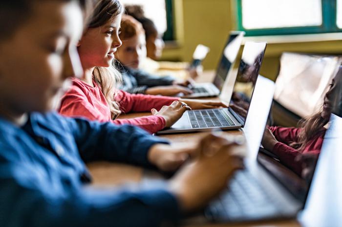 Educación está procediendo a la instalación de 464 aulas digitales interactivas en los centros educativos de Cuenca