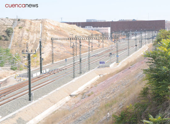 Adif invierte 1,3M€ en mejorar el talud de salida del túnel de La Atalaya