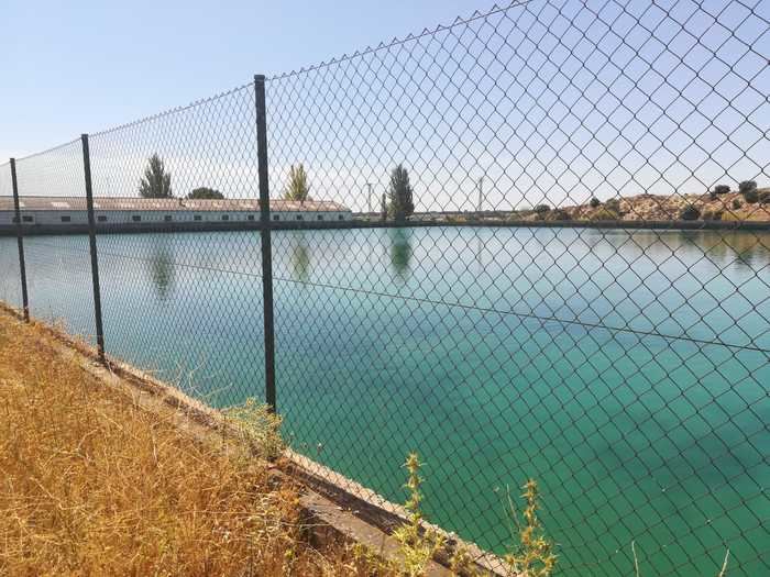 La Comunidad de Regantes Simarro-Teatinos alerta del riesgo del baño en su balsa de riego