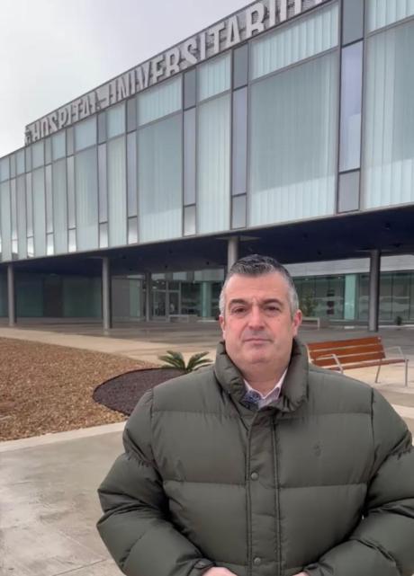 El Grupo Municipal Popular en el Ayuntamiento de Cuenca ha denunciado el estado del aparcamiento del nuevo Hospital Universitario, que califican de insuficiente, embarrado y carente de planificación, y ha reclamado al Consistorio y al Gobierno regional una actuación inmediata para garantizar un acceso digno y seguro a esta infraestructura sanitaria.