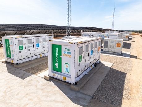 Iberdrola pone en marcha en Alarcón las mayores baterías de almacenamiento energético del país