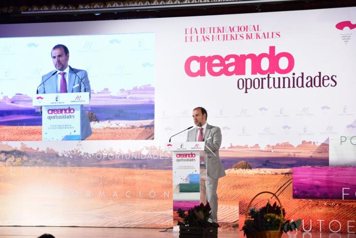 Bellido destaca la importancia de que Castilla-La Mancha vaya a ser pionera en contar con una ley de apoyo a las mujeres rurales