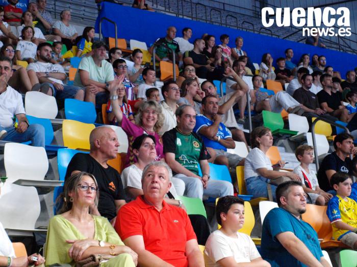 El amor por un equipo: incondicionales aficionados del BM Cuenca en el Quijote Arena