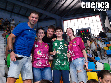 El amor por un equipo: incondicionales aficionados del BM Cuenca en el Quijote Arena