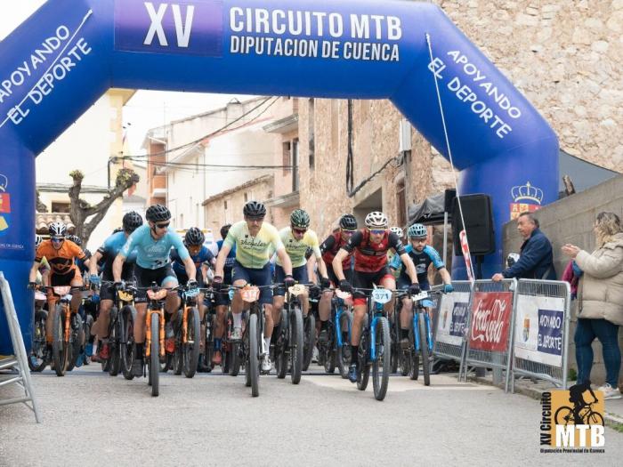 Rafael Jordán y Alba López del Pozo se imponen en el renovado y duro recorrido de BTT de Santa Cruz de Moya