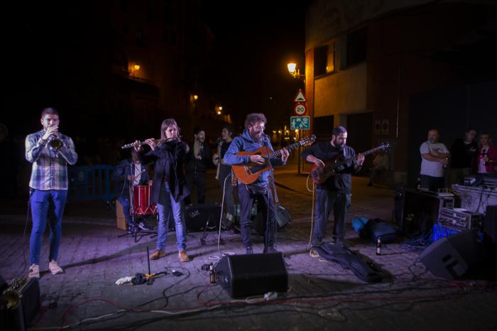 El centro de Cuenca rebosa gracias a los deportes de raqueta, la música y el flamenco en este sábado de Festival de Otoño