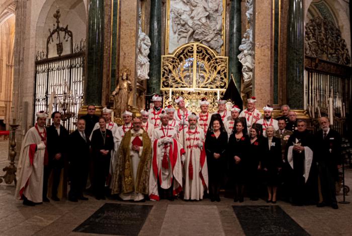 Descubre el misterio de la ceremonia de juramento e imposición de distinciones en el Muy Ilustre Cabildo de Caballeros