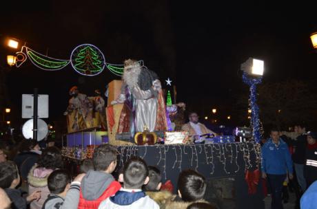 Mota del Cuervo despide las navidades con una multitudinaria cabalgata de Reyes