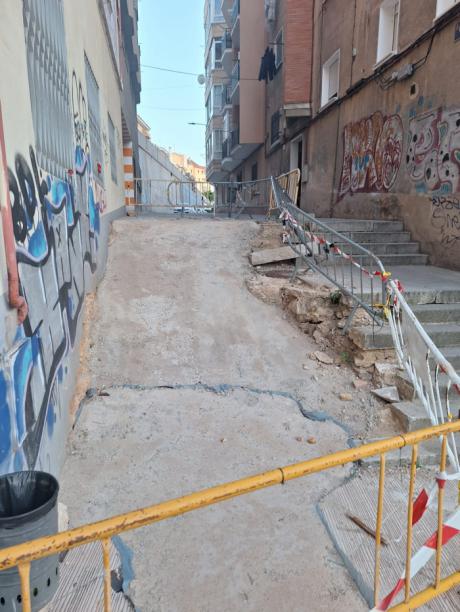 Denuncian un año de retrasos en la reparación de la subida de María Luisa Vallejo tras las obras de Rebi