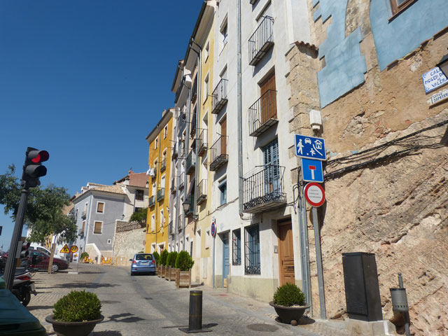 Corte temporal de la calle Mosén Diego de Valera por obras en la muralla del alcázar