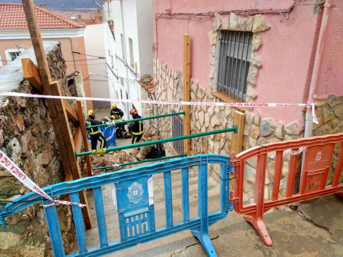 Reparado el muro derrumbado de la calle Ruiz de Alarcón
