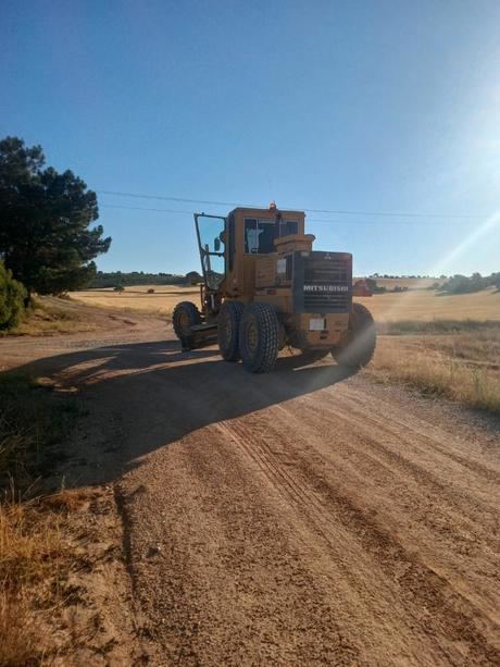 Almodóvar del Pinar invierten 20.000 euros en la mejora de los caminos rurales gracias al Plan Especial de la Diputación Provincial