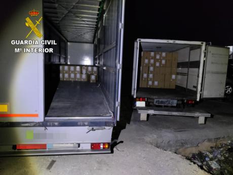 La Guardia Civil recupera 150 cajas de ropa robadas de un semirremolque estacionado en un área de descanso de la A4