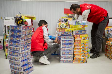 Cuatrocientos cuarenta niños y niñas esperan los juguetes que les llegarán gracias al proyecto ‘El Juguete Educativo’ de Cruz Roja