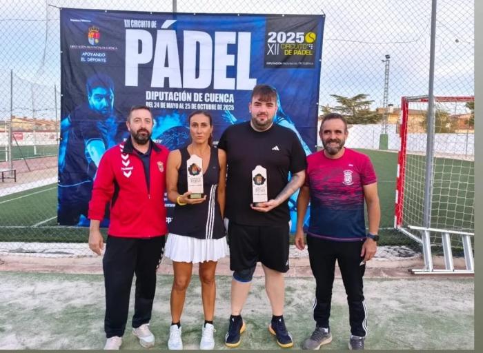 Villanueva de la Jara cierra la fase clasificatoria del XII Circuito de Pádel con victorias en masculino y mixto