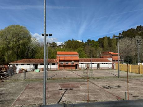 El PP denuncia un nuevo retraso en las obras de los campos de fútbol Joaquín Caparrós y Obispo Laplana