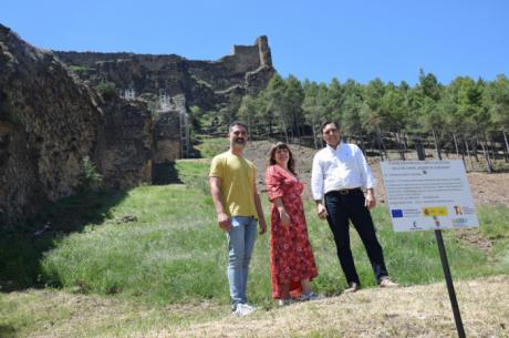 La rehabilitación de la muralla y la Puerta del Rey de Cañete entra en su fase final