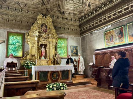 El Ayuntamiento de Cuenca cumple el tradicional voto a la Candelaria en la Catedral