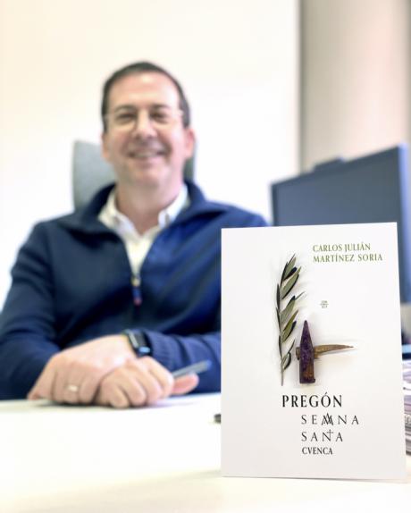 La UCLM presenta el libro del Pregón de Semana Santa Cuenca 2023: Una obra que inmortaliza las emotivas palabras de Carlos Julián Martínez Soria y el arte visual de José Antonio Perona