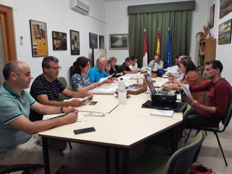 Un sendero de pequeño recorrido por diversos puntos naturales de interés de Cuevas de Velasco, nuevo proyecto LEADER