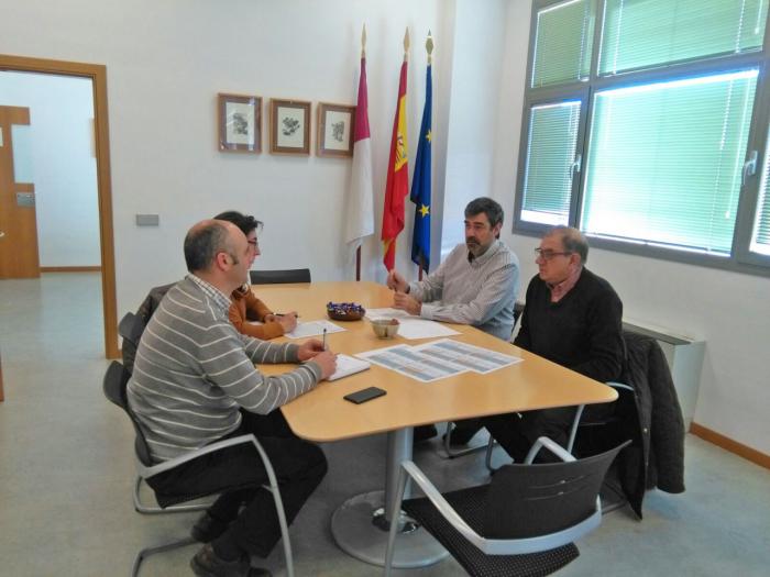 CEDER Alcarria Conquense valora con el Ayuntamiento de Huete la posibilidad de poner en marcha una emisora municipal con una ayuda LEADER