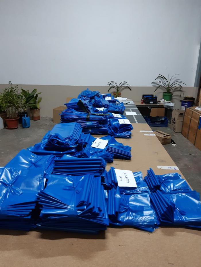 Ceder Alcarria conquense comienza el reparto de elementos de protección, delantales y manguitos de plástico para sanitarios, por los centros de salud de la comarca