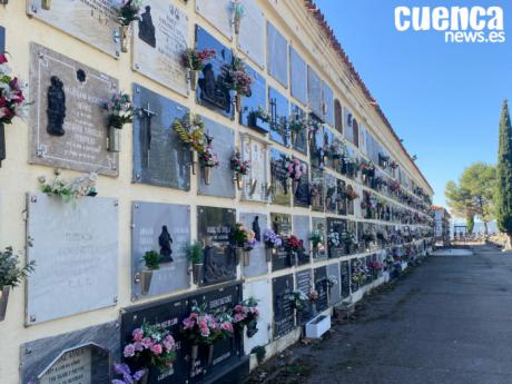 Los cementerios de Cuenca reciben a sus visitantes con menos restricciones