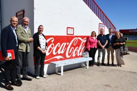 Tarancón estrena un banco sostenible fabricado con plástico reciclado del proyecto Mares Circulares