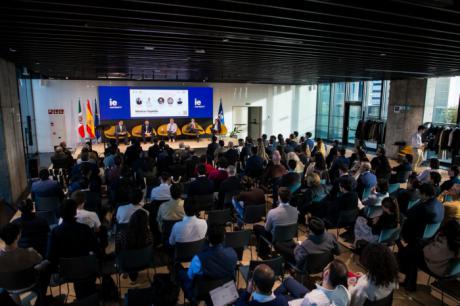 El prestigioso economista Diego García del Río participó junto a Néstor Camarillo, Senador de la República Méxicana, en una ponencia sobre inversión y economía en la prestigiosa IE University