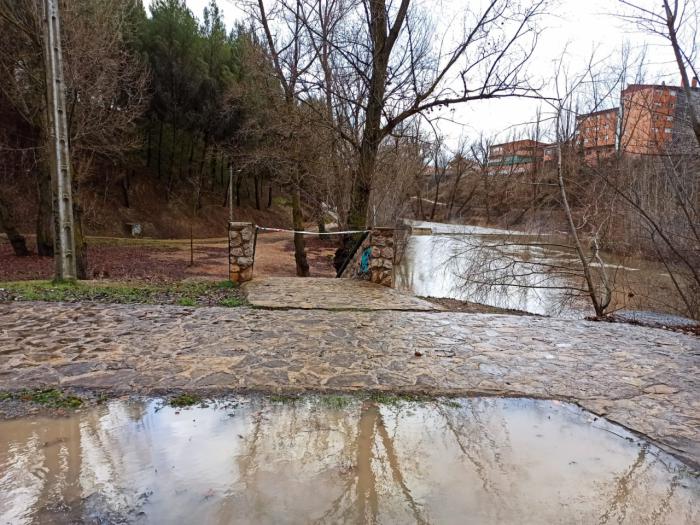 Se cierran los accesos al parque fluvial y se pide a la ciudadanía que evite transitar por parques, jardines y zonas arboladas