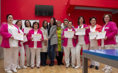 Ocho mujeres finalizan con éxito un programa de recualificación en atención sociosanitaria en Villanueva de la Jara