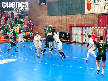 Un Cuenca liderado por un enorme Tonicher, despide el año en su feudo con victoria (24-17)