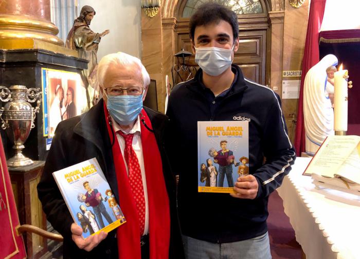 El Padre Ángel, presidente de “Mensajeros de la Paz”, y Pablo Conde, autor de “Miguel Ángel de la Guarda”